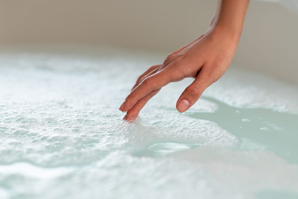 How to remove mould from a hot tub